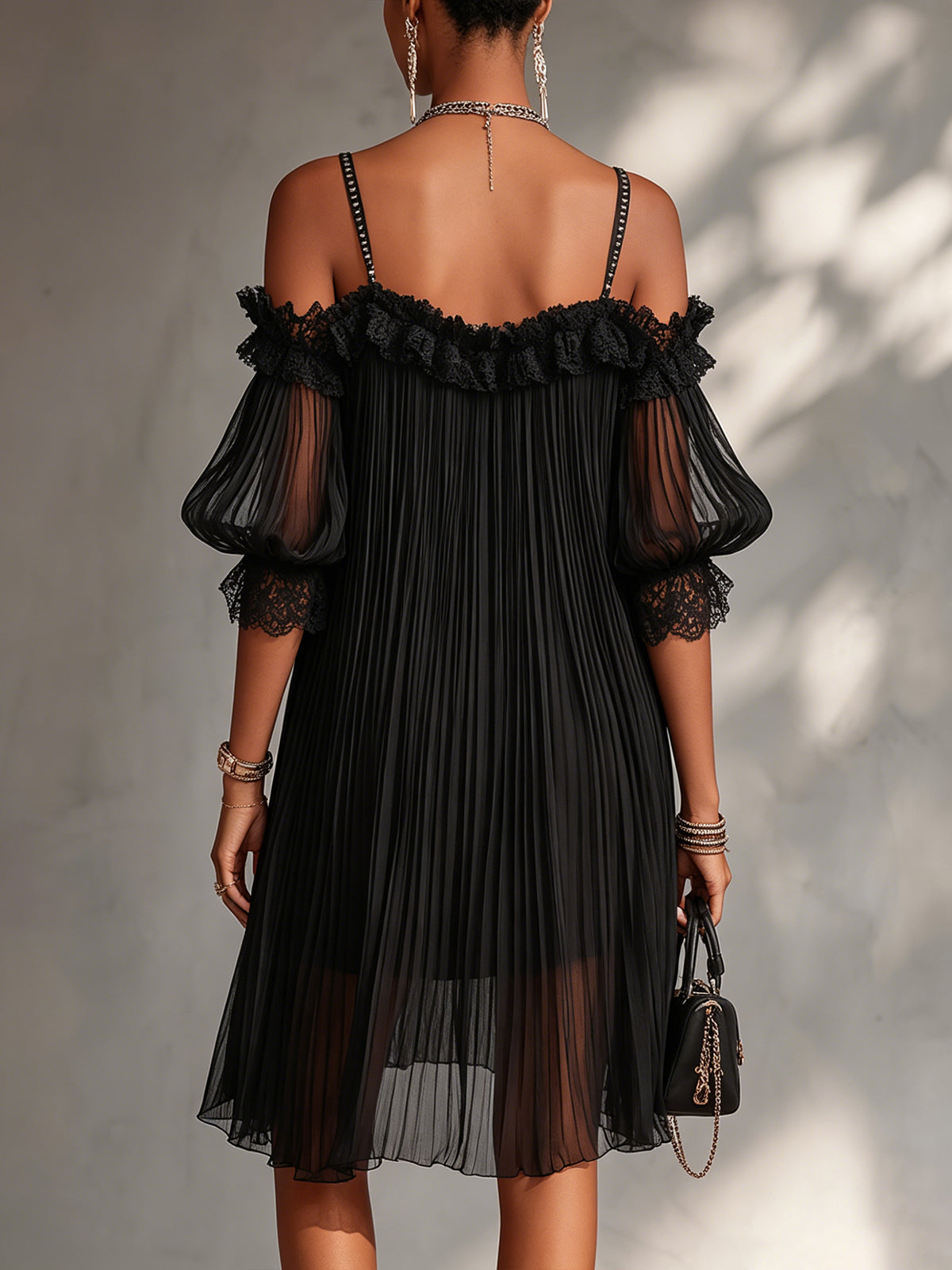 Minivestido Negro con Hombros al Aire